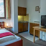 호텔 Kaerntnerhof 3*