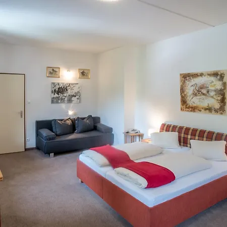 Hotel Kaerntnerhof 3*